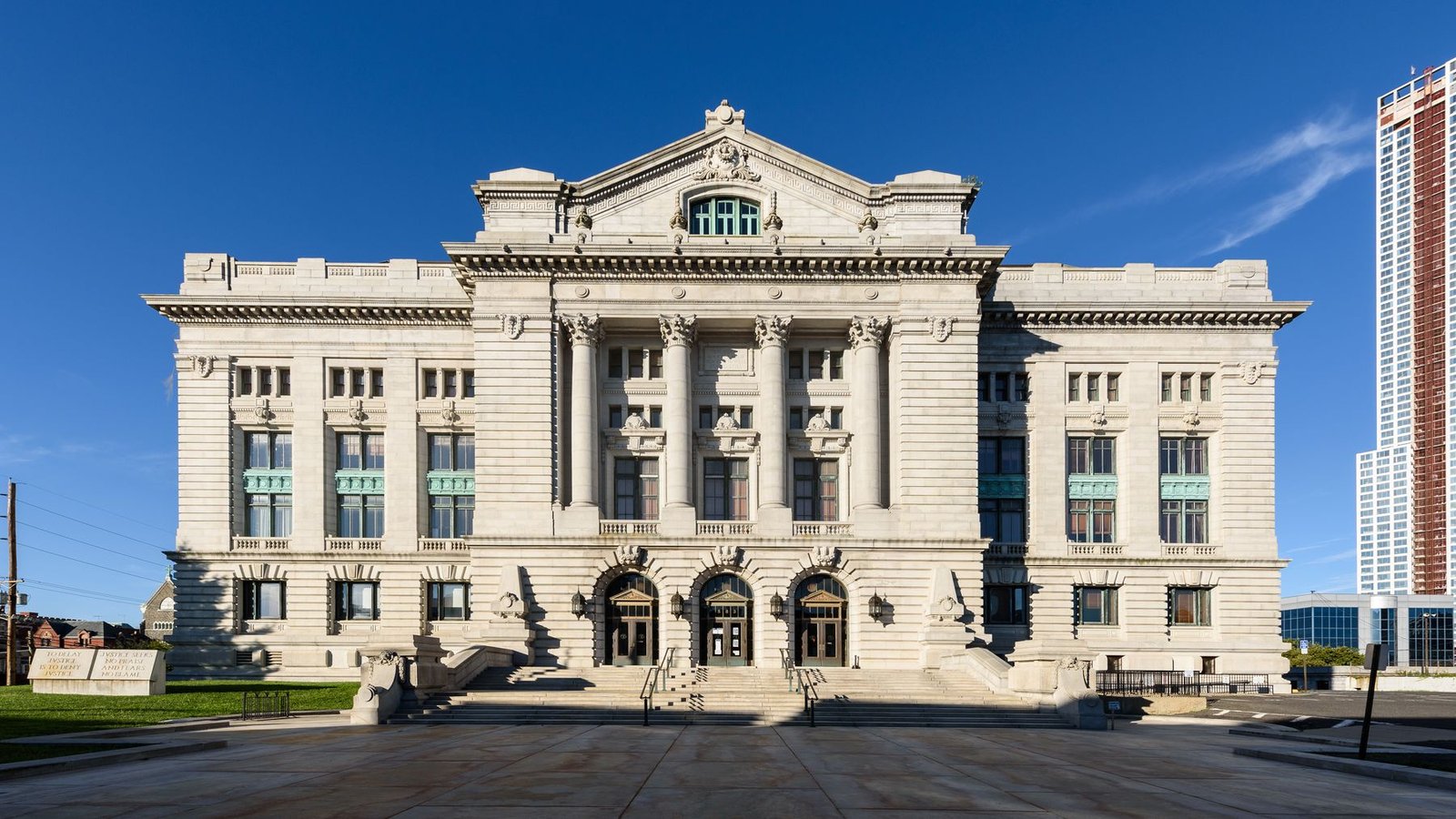 Hudson County Courthouse, Jersey City — King of Hearts / Wikimedia Commons (CC BY-SA 4.0)