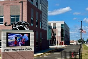 Perth Amboy High School, Convery Boulevard — Zeete / Wikimedia Commons (CC BY-SA 4.0)